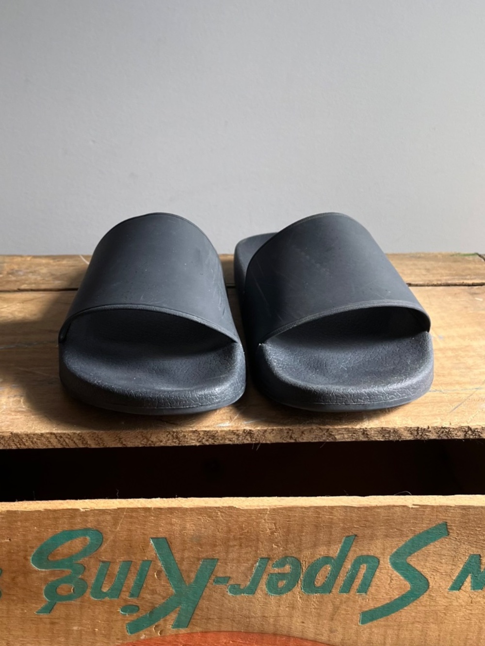 Vince. navy pool slides - Size 39